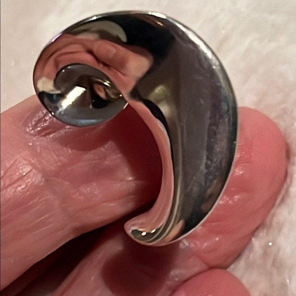 NWOT Elegant Sterling Ring 8 - Picture 2 of 5